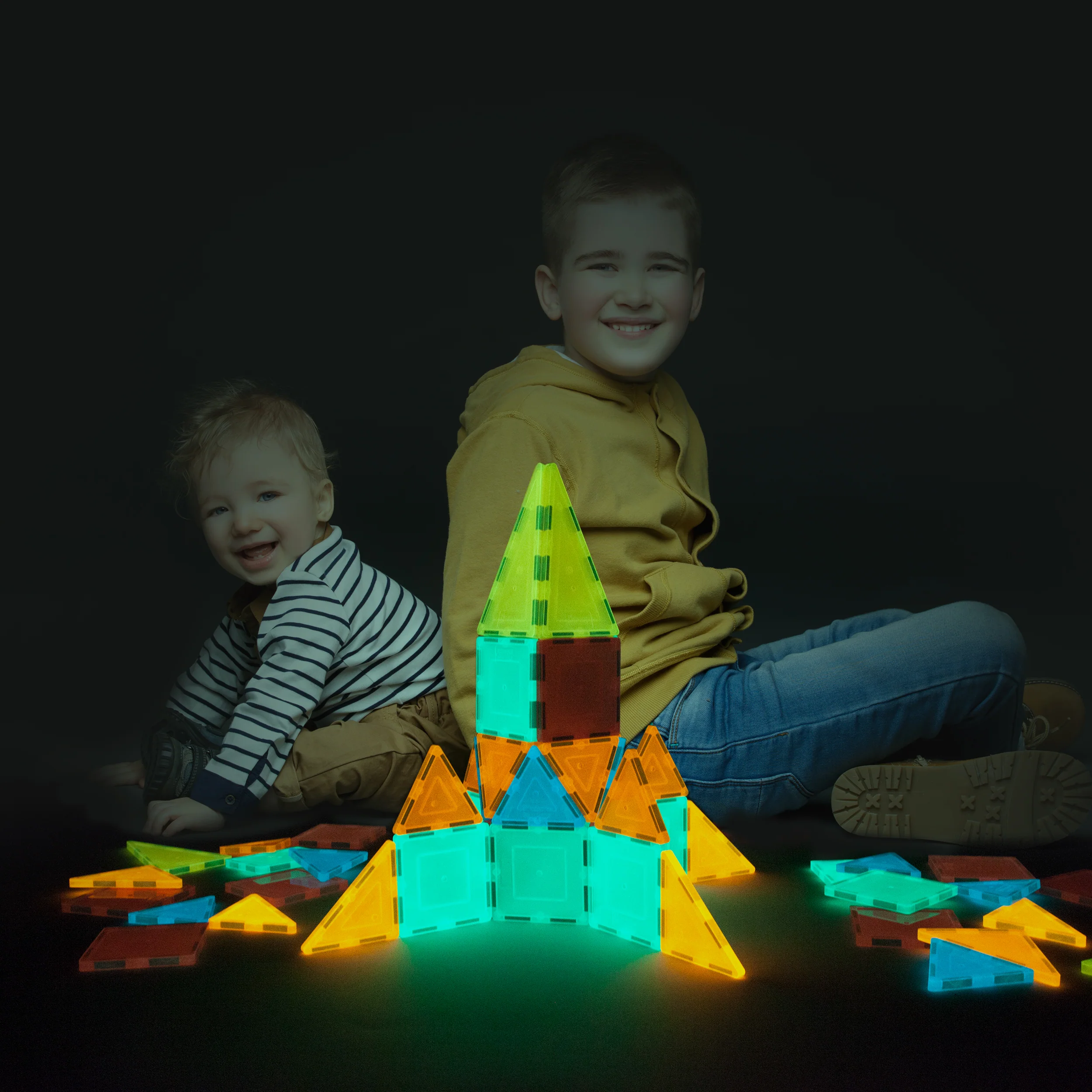PicassoTiles Glow in the Dark Magnetic Tiles Set (60 Pieces) - Image 4